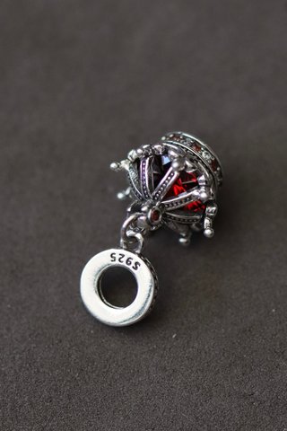 Colgante Corona Plata y Rojo