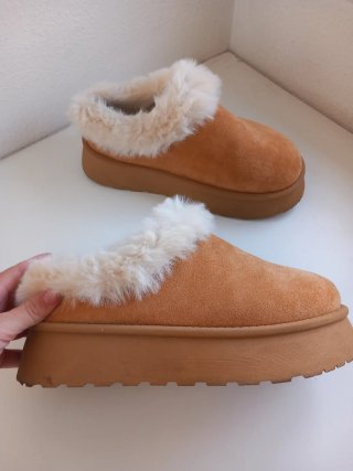 Zapatos plataforma beige/marrón con pelo