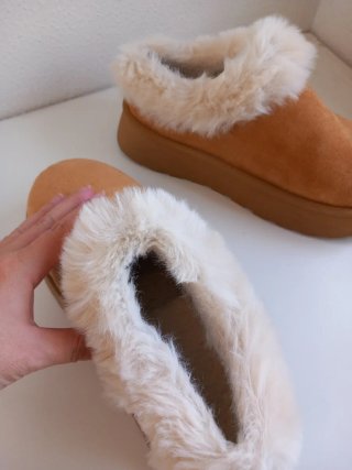 Zapatos plataforma beige/marrón con pelo
