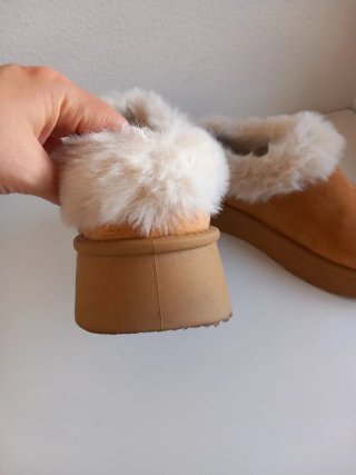 Zapatos plataforma beige/marrón con pelo