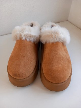 Zapatos plataforma beige/marrón con pelo