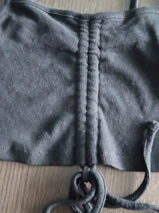 Top donna nero con laccetto