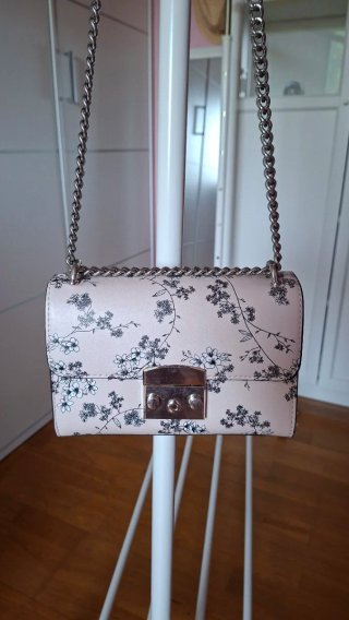 Bolso Bershka rosa estampado floral