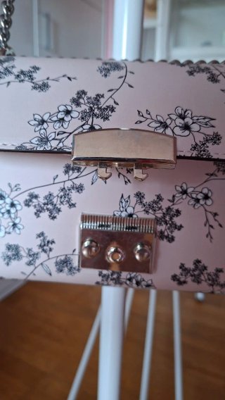 Bolso Bershka rosa estampado floral