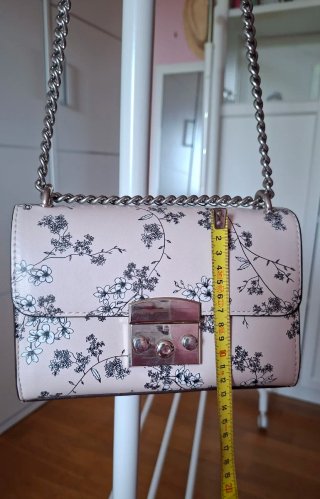 Bolso Bershka rosa estampado floral