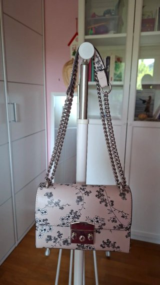 Bolso Bershka rosa estampado floral