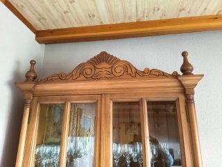 Vitrina de madera y cristal