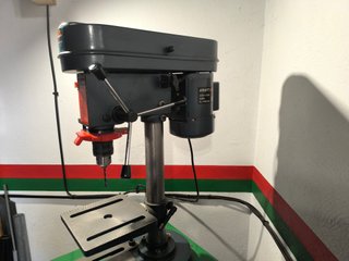 Taladro Vertical sobre mesa con estante
