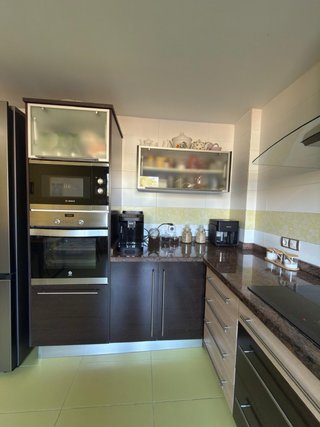 Muebles cocina desmontada con electrodomésticos