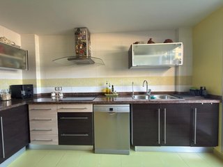 Muebles cocina desmontada con electrodomésticos