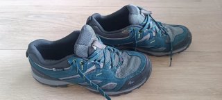 Zapatillas de montaña Decathlon impermeables.MH100