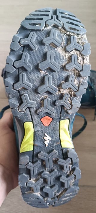 Zapatillas de montaña Decathlon impermeables.MH100