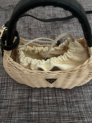 Bolso Guess tejido beige y negro