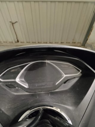 Honda PCX 2019 con baúl Shad de 33 litros.