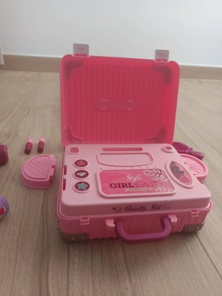Maleta centro maquillaje con espejo y accesorios