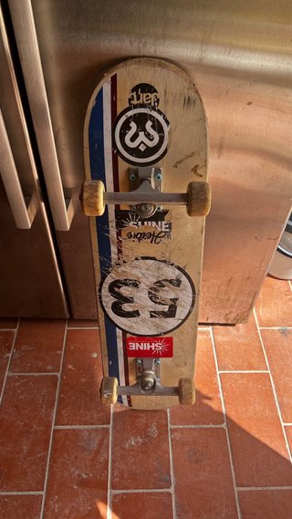 Skate completo montado – Trucks 139 mm – Listo par