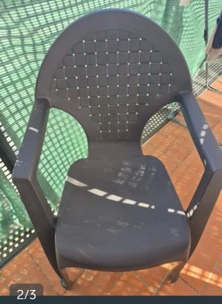 4 Sillas de terraza de plástico
