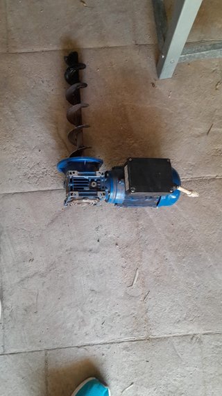 Tolva con sin fin y motor para pelet orujo etc