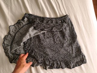 Minifalda floral azul y blanco