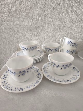 Juego de tazas y platos