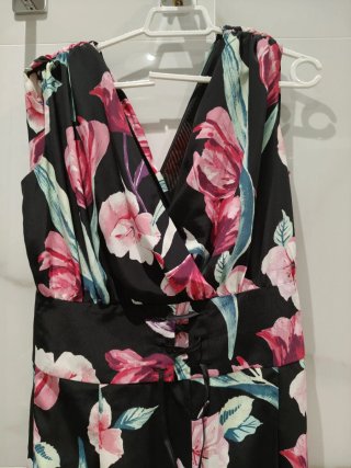 Mono floral negro y rosa
