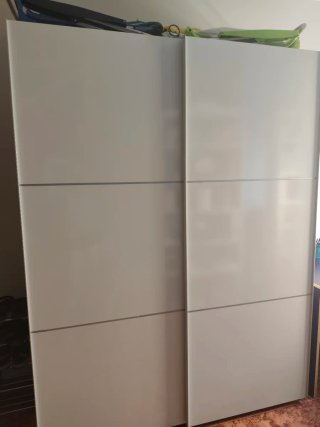 Armario puertas correderas blanco y gris