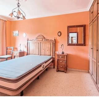 Dormitorio completo de madera maciza