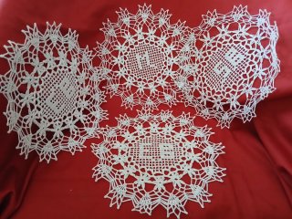 Centrini in tessuto bianco 1 rosso