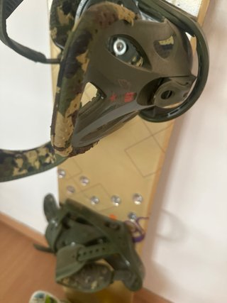 Tabla y botas de snowboard