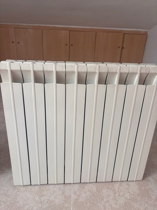 Radiadores de metal blancos
