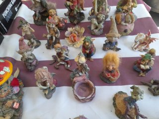 35 statue trolls