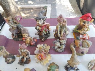 35 statue trolls