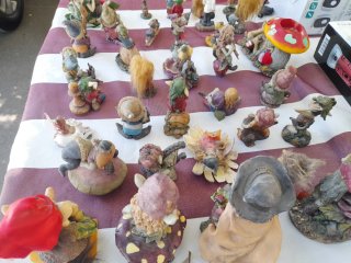 35 statue trolls