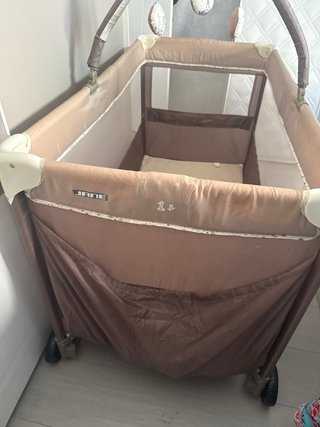 Cuna de viaje con estampado de jirafa marca jane