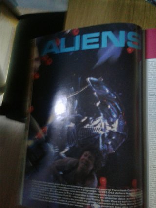 Revista y póster critters