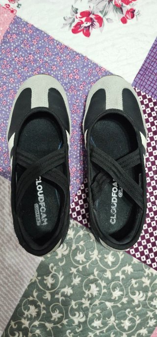 Zapatillas Adidas Negras y Blancas