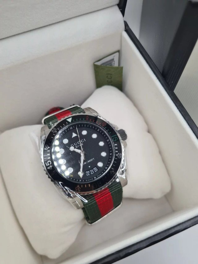 Reloj Gucci Dive Negro Multicolor