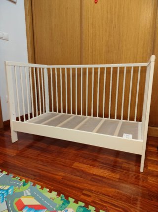 Cuna / cama blanca para bebé ikea