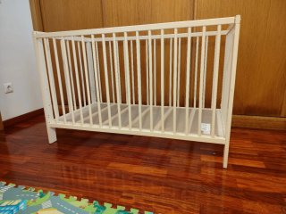 Cuna / cama blanca para bebé ikea