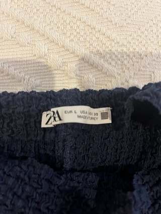 Camiseta azul cuello texturizada