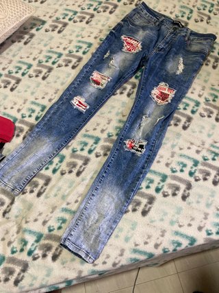 Pantalón vaquero hombre desgastado