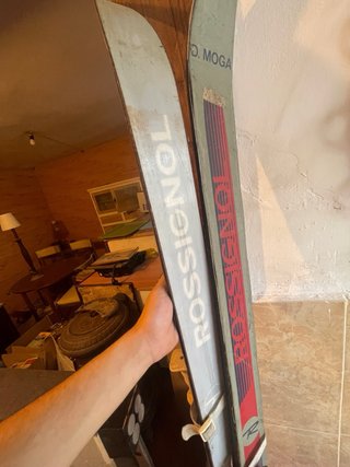 Esquís Antiguos Rossignol D. Moga y palos
