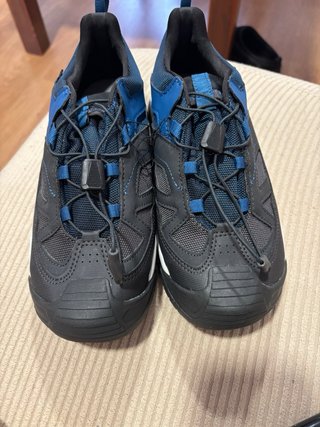 Zapatos de senderismo sin estrenar