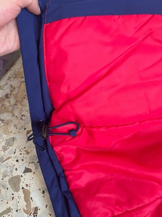 Chaqueta plumas Quechua azul y fucsia rosa