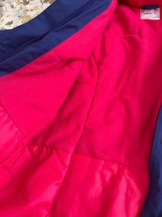 Chaqueta plumas Quechua azul y fucsia rosa