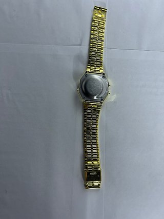 Reloj Digital Dorado