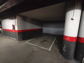 Piso, amueblado, dos dormitorios y garaje.