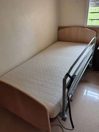 Cama ortopédica con colchón viscoelástico y 2 bara
