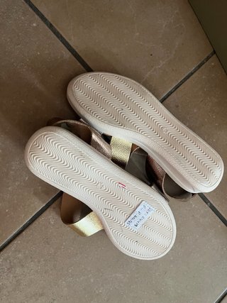 Sandalias de piel doradas y plateadas talla 38