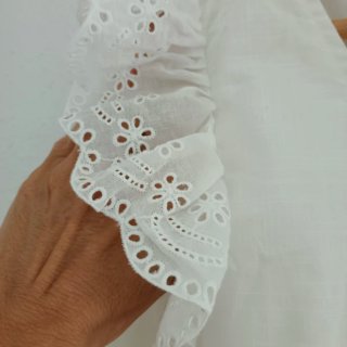 Blusa blanca volantes encaje